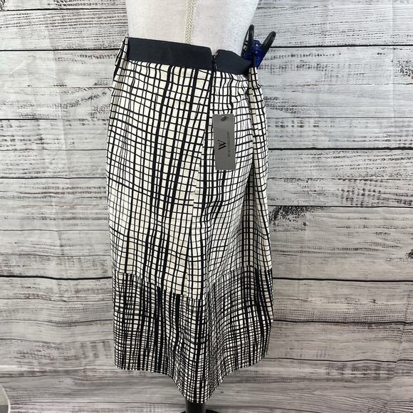 Worthington Skirt size 10 Ivory Black Plaid Pleated Knee A Line Stretch Modest - Picture 6 of 8